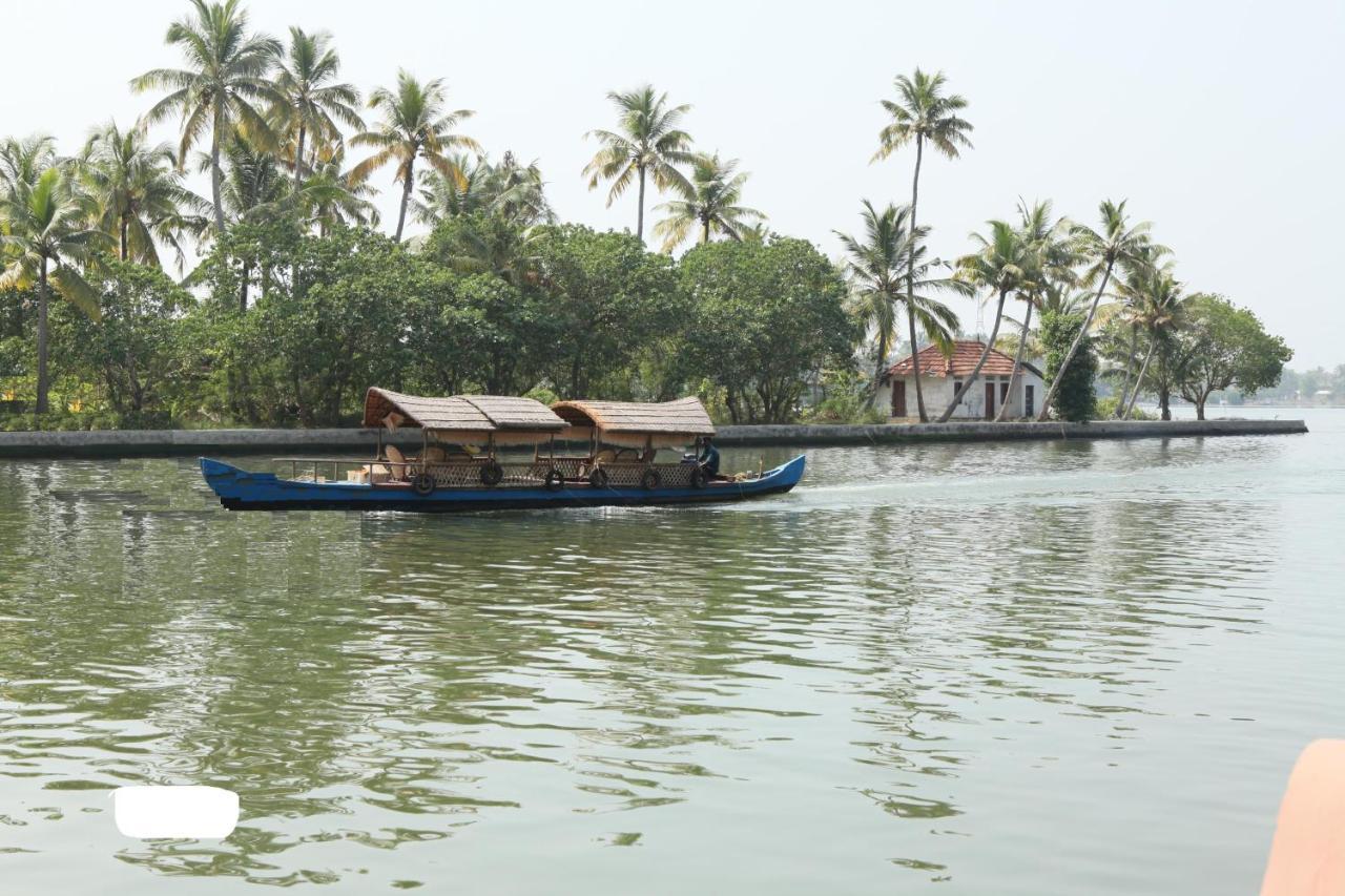 Regant Lake Village, Kollam. Chavara Экстерьер фото