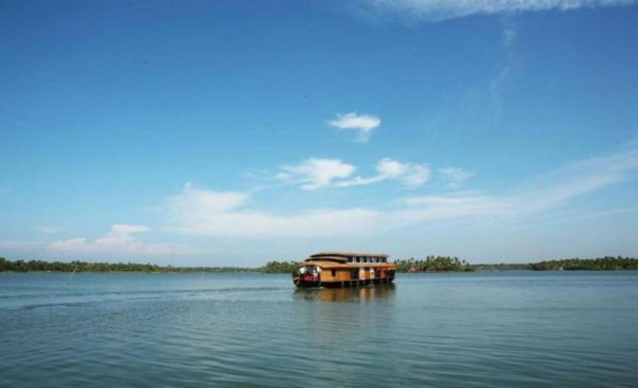 Regant Lake Village, Kollam. Chavara Экстерьер фото