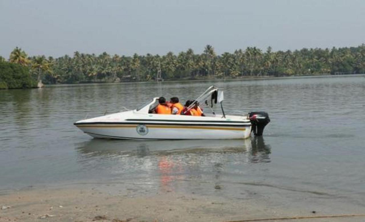 Regant Lake Village, Kollam. Chavara Экстерьер фото